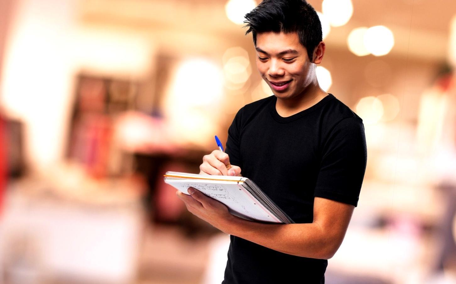 Espacio de trabajo profesional con análisis financiero